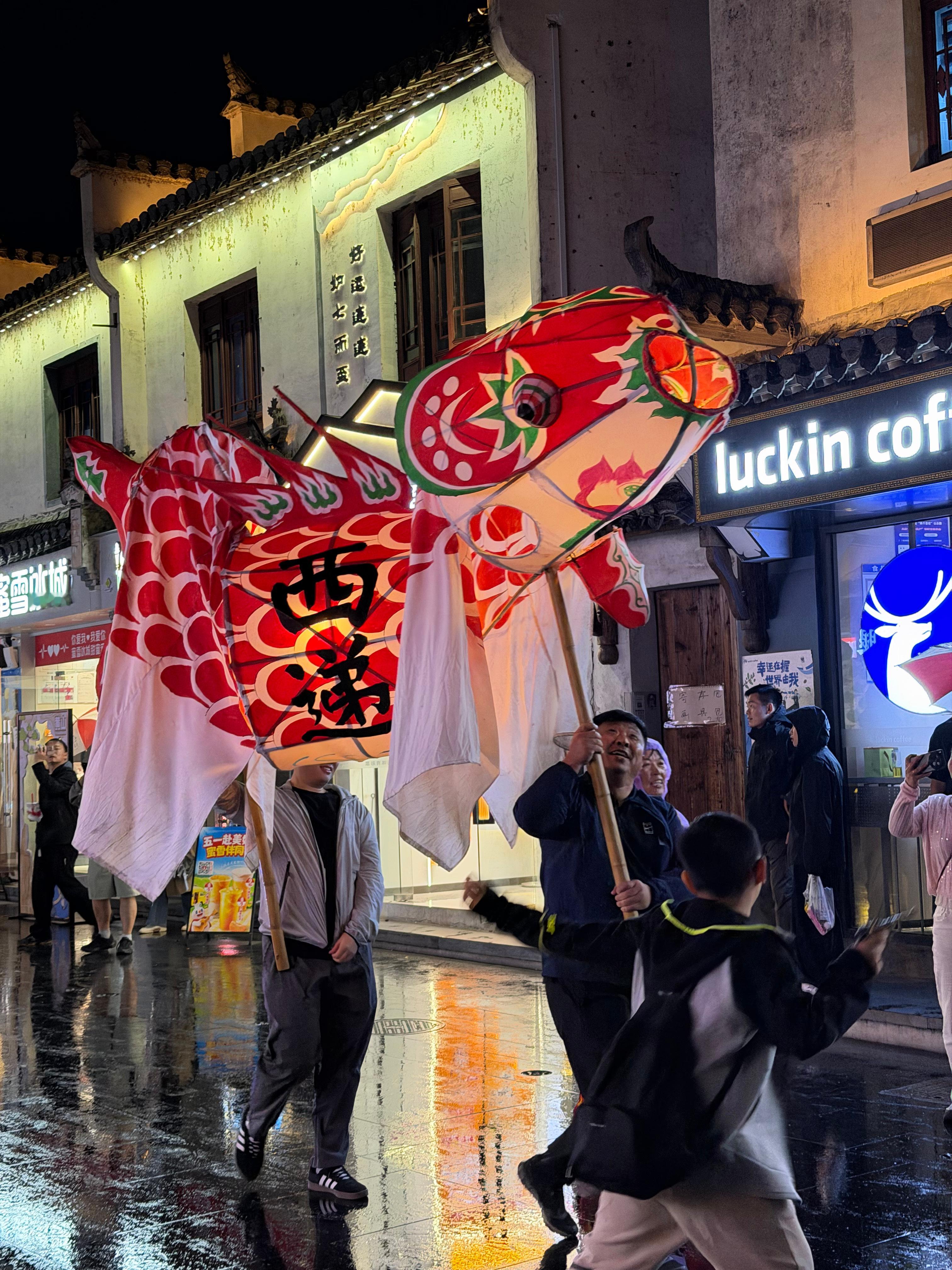 中招了，刀片嗓、胸闷喘气、剧烈咳嗽，今晚尤文vs维罗纳的比赛大概率是没法播了五一