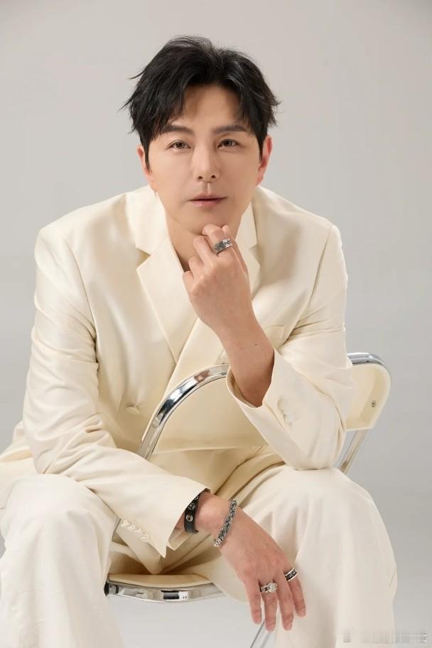 藝人蕭正楠將於5月2日在中山舉行巡迴演唱會，他在社交平台Po出型仔靚相及演唱會海