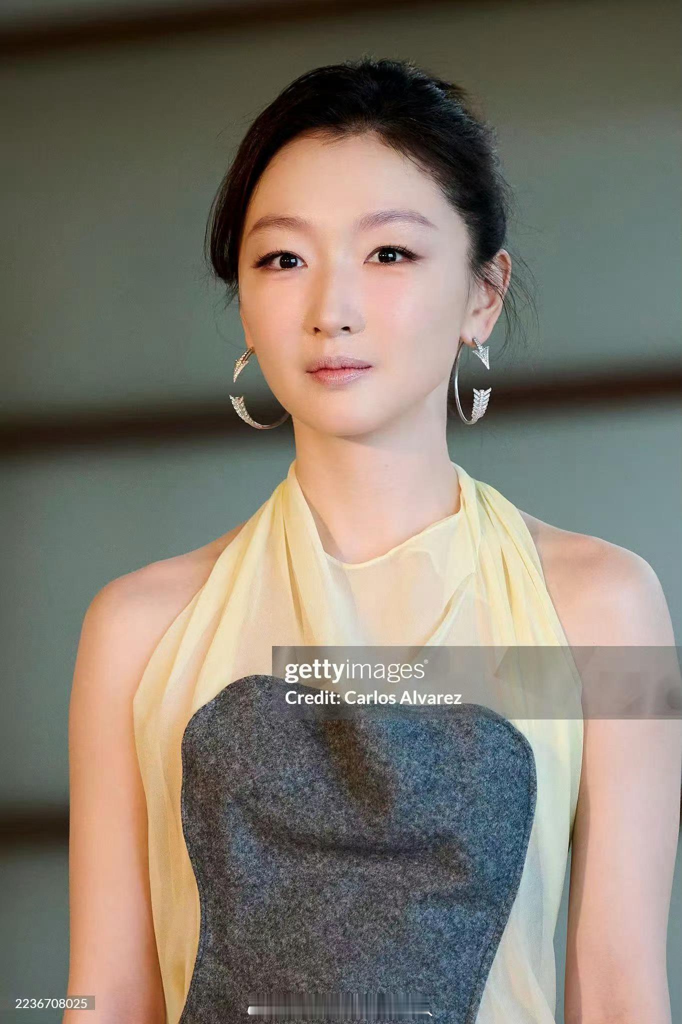 周冬雨扛住了G社镜头是妆造有所改变吗？感觉和以前不太一样了，但是状态还是很好的 