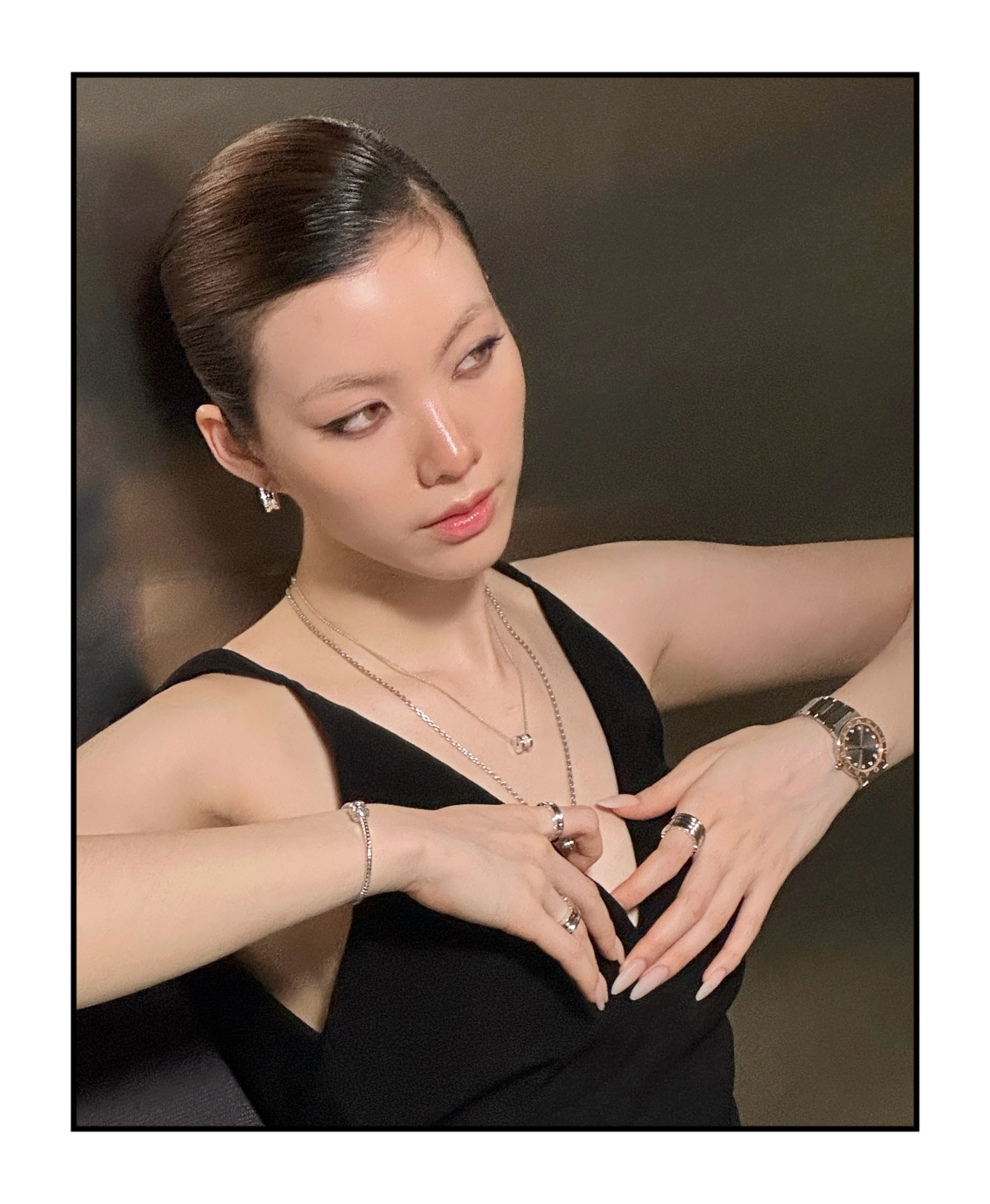 发型师b哥更新百变小奥，陈奥留言：朋友们的友爱聚会 