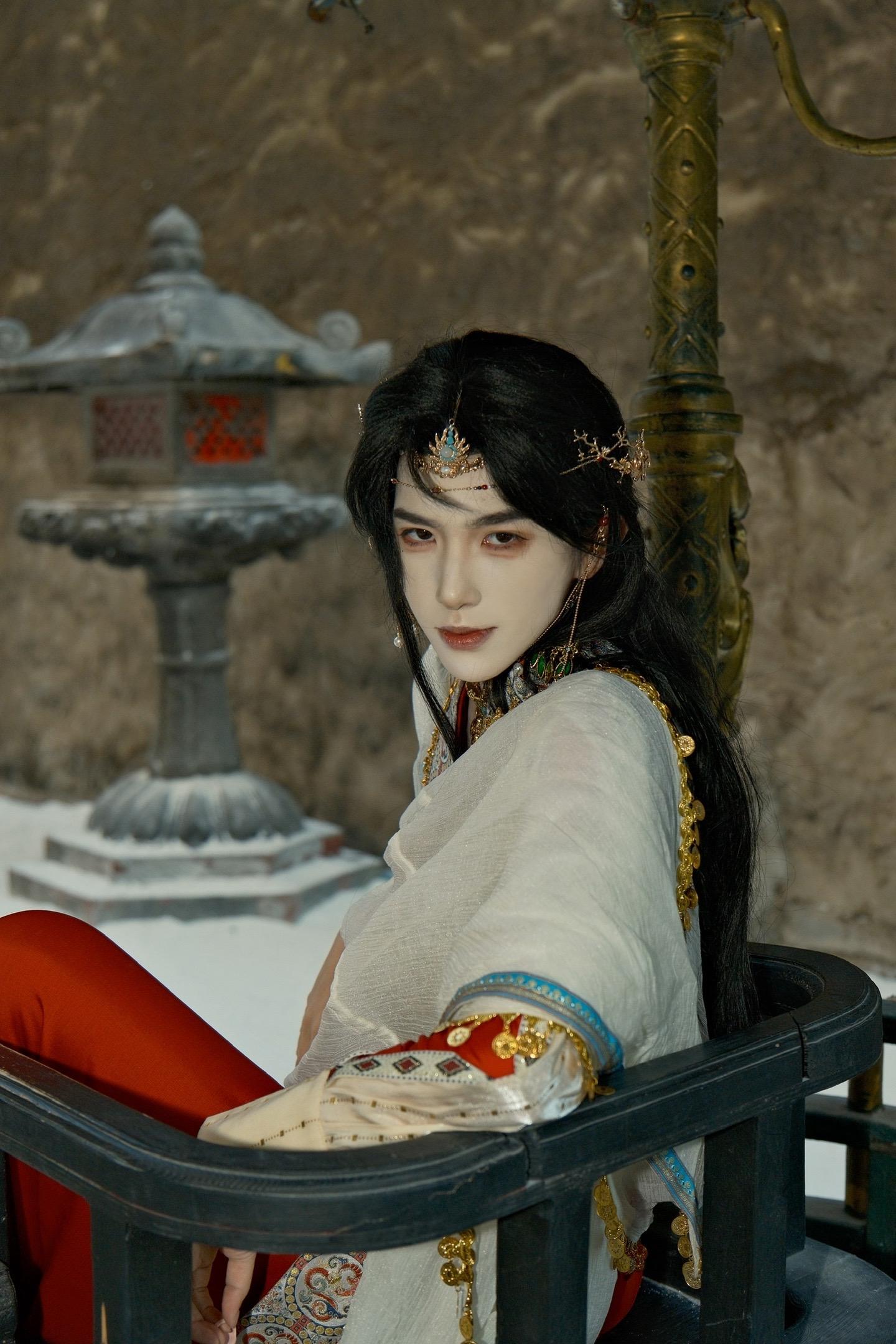 借问天上宫阙 不知重逢何年月。