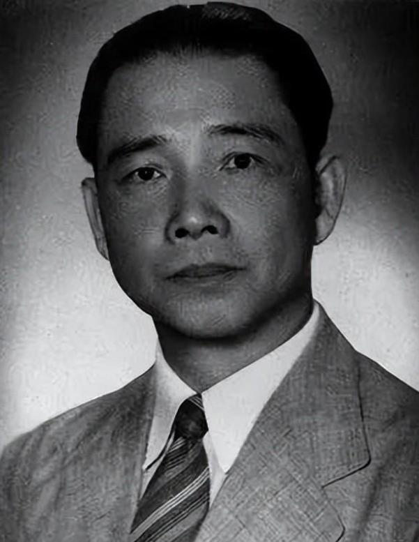 1944年11月6日，日本名古屋的一家医院里，汪精卫躺在病床上，神情凝重。他知道