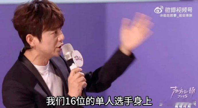   唱《栀子花开》起哄名场面！何老师慌乱又好笑～ 