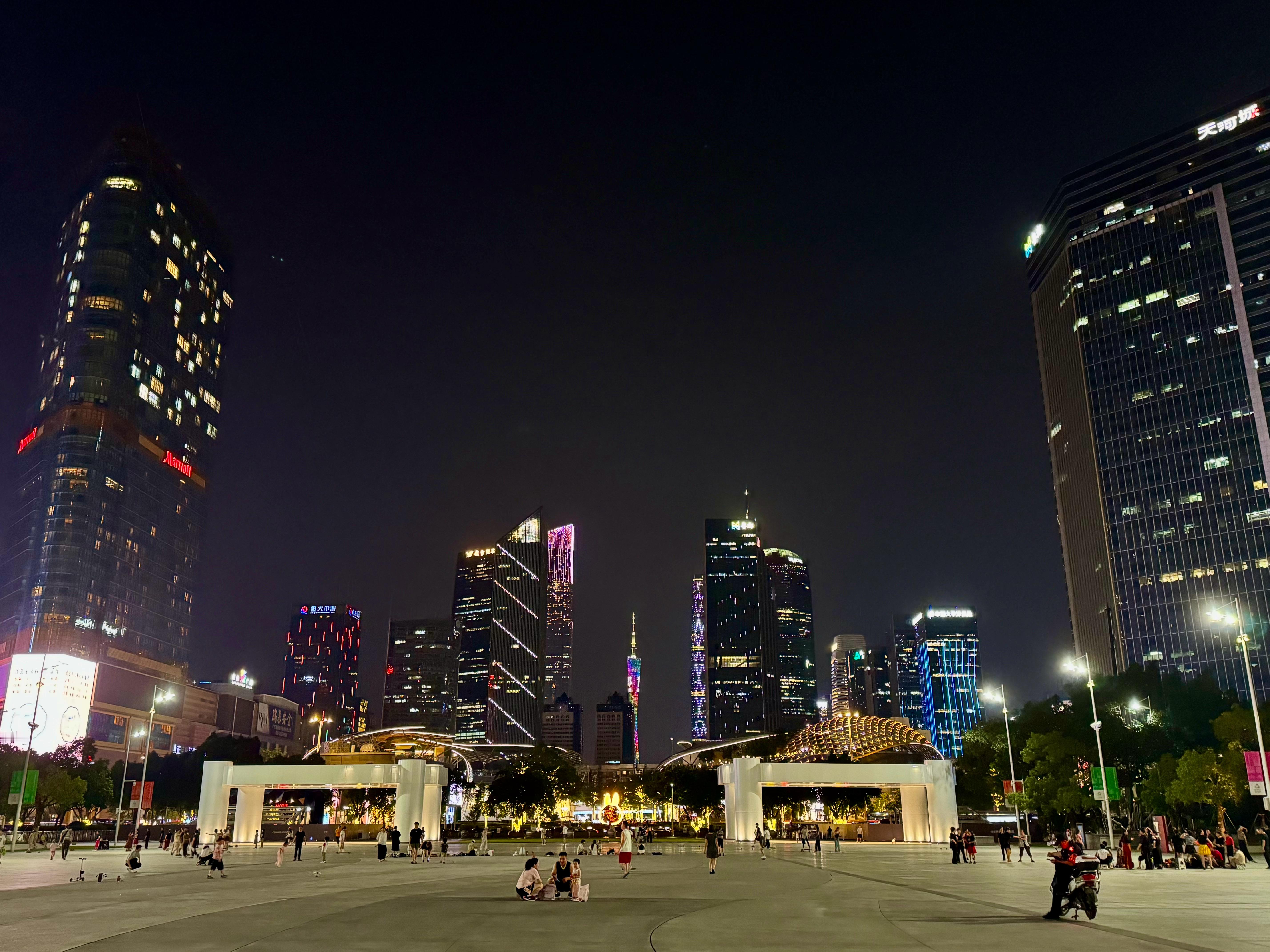 明天开始放暑假了夜景城市影像记日常碎片plog[超话]健身打卡 晚饭后到体育中心
