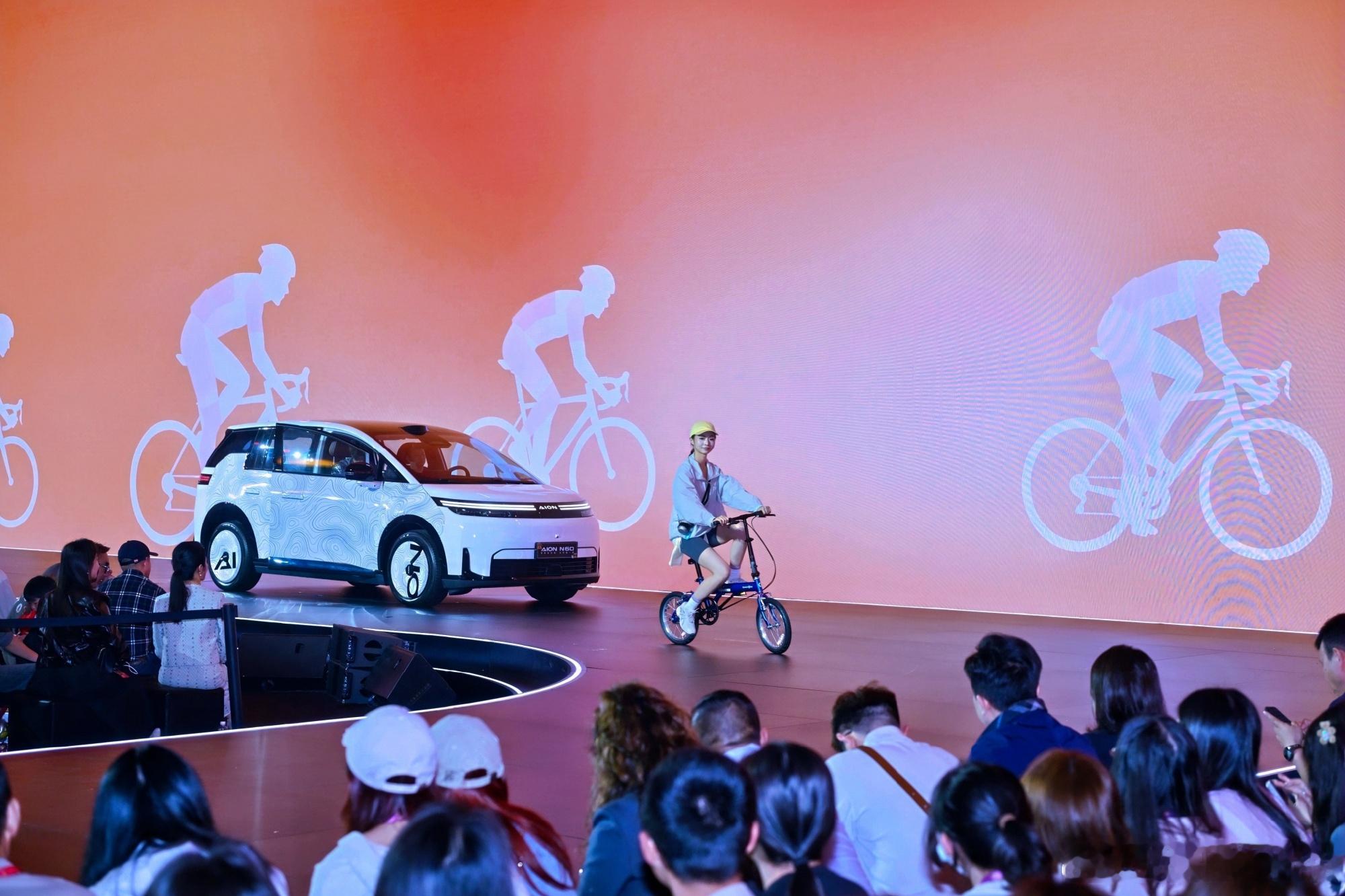 广汽埃安N60这款车，第一眼看到预售价的时候，我心里只有两个字：离谱。不是贵的离