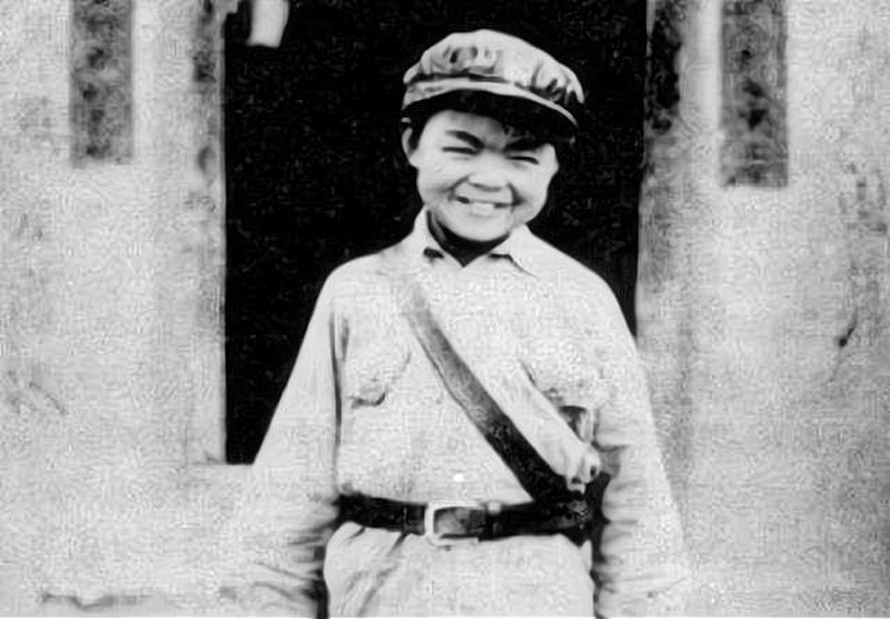 他是长征路上年龄最小的红军战士，7岁参加红军，9岁跟随部队踏上漫漫征程。但您知道