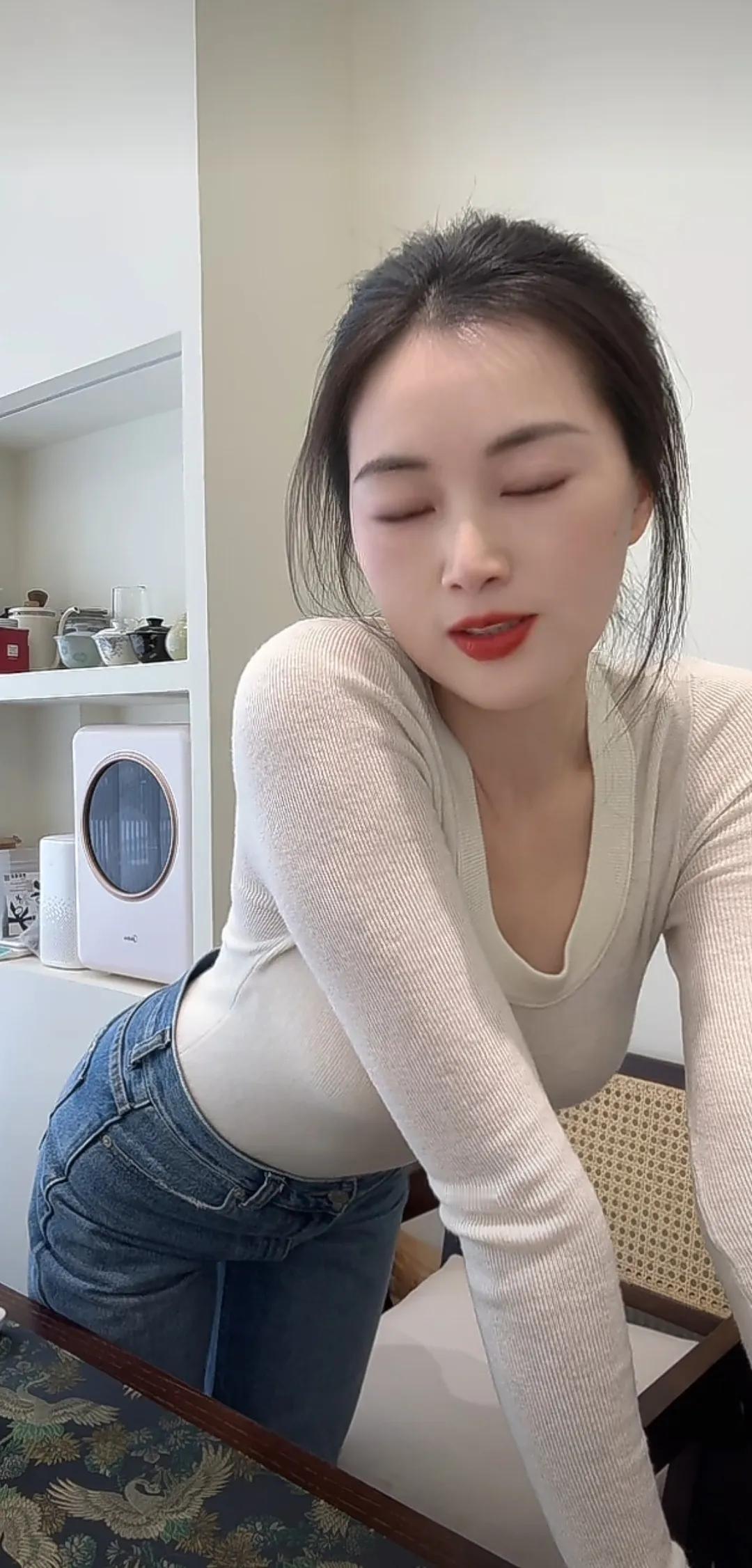简约风穿搭指南，轻松打造日常优雅气质。
