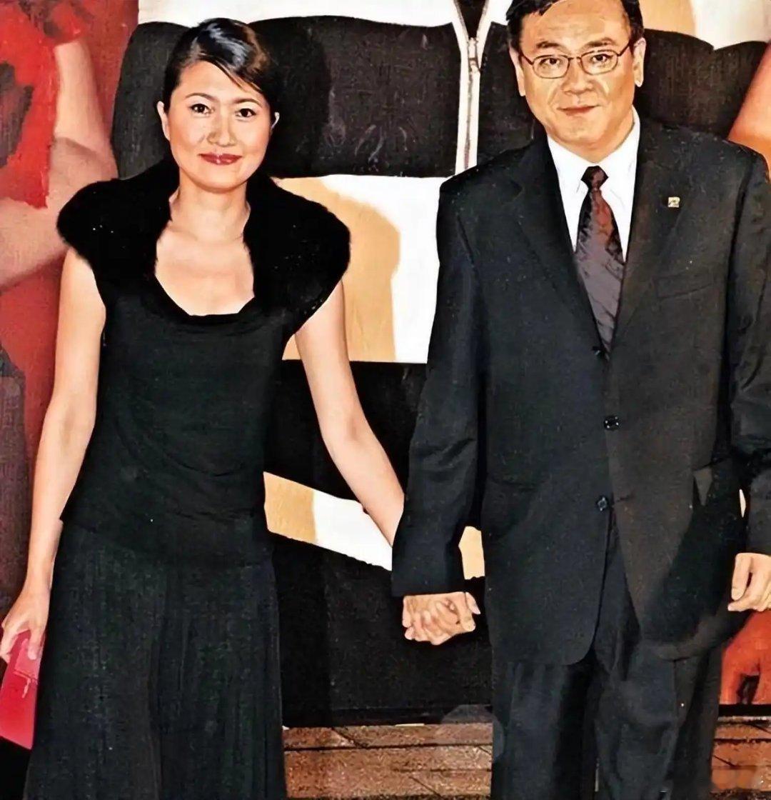 尔冬升让老婆丁克却与情人生娃，如今把女儿宠成了公主，他说以前不喜欢孩子你们信吗？