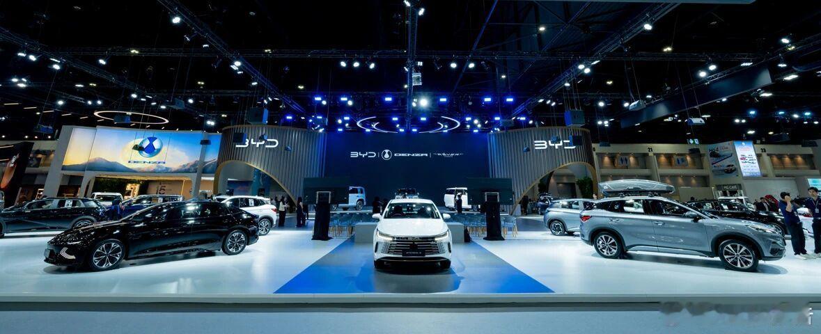 比亚迪携双品牌亮相2025泰国车展11月29日，第42届泰国国际汽车博览会在曼谷