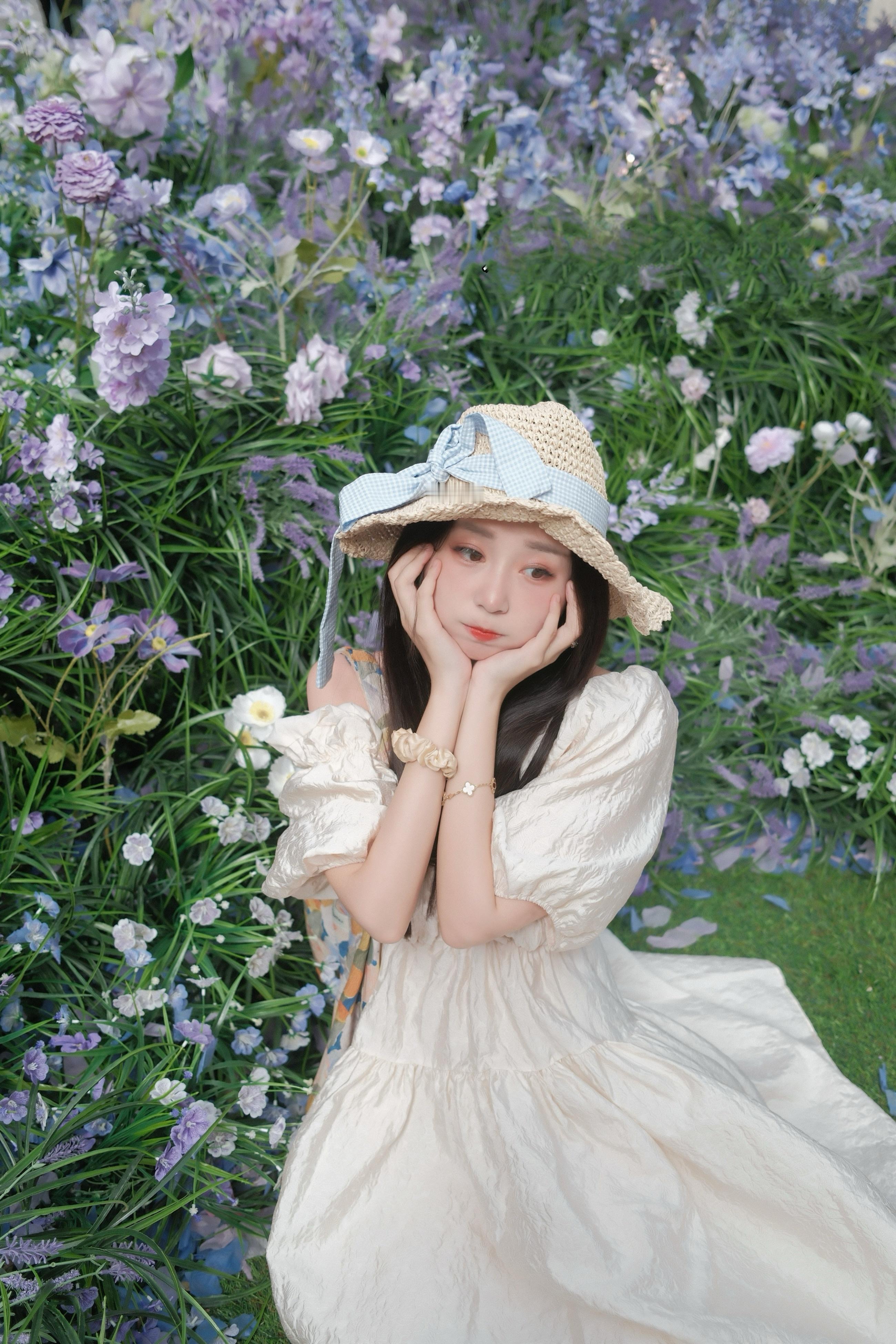 因为很喜欢夏天穿吊带、一字肩上衣，露肩连衣裙嘿嘿，所以我无肩带内衣和胸贴我尊嘟很