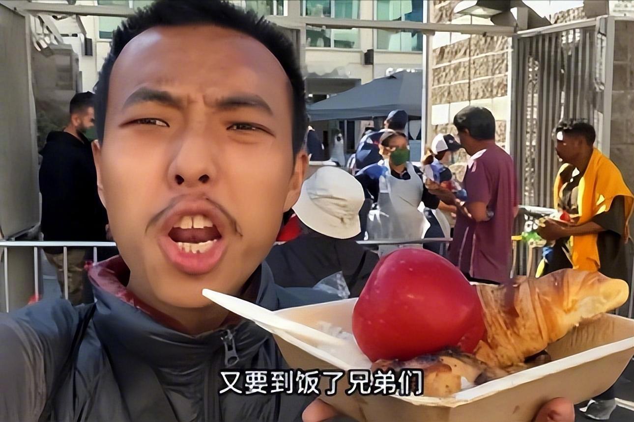 所以说，美国就是比中国更能教育人啊。最近号称坚决不回中国的电子宠物，美国要饭第一
