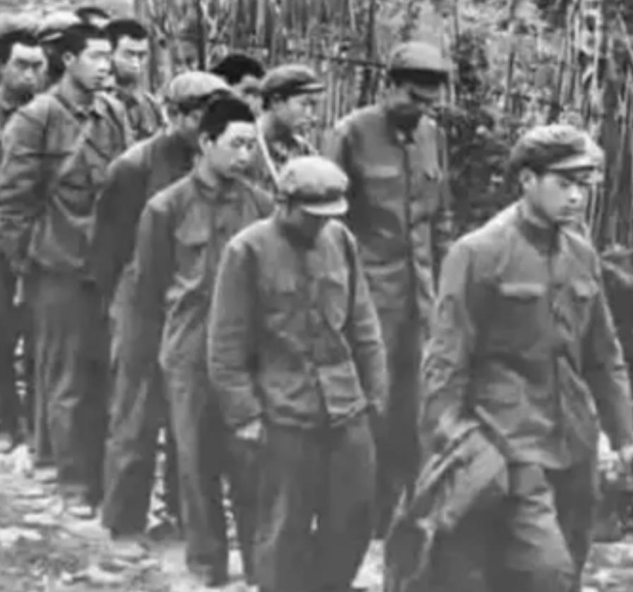1979年，战俘完成交换，二百多名战士返回祖国，刚迈过边境线，许世友下达命令：连