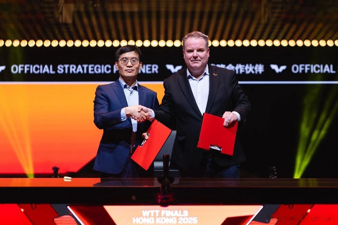 WTT与微博达成战略合作 WTT首席执行官丹顿在香港与新浪微博签署了为期两年的战