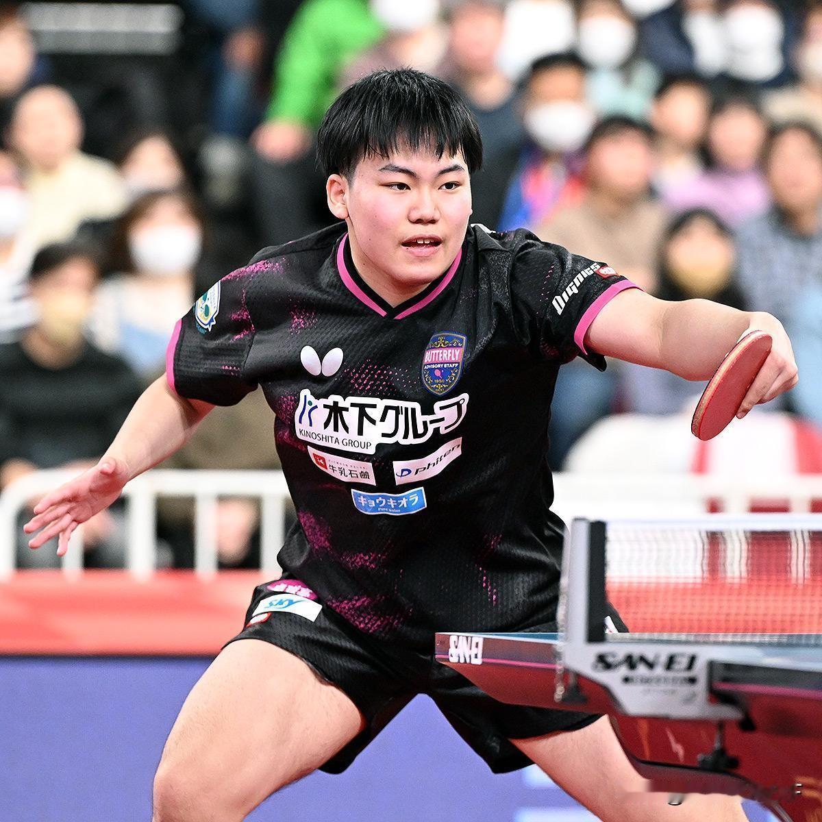 怪不得松岛辉空乒乓球打的那么厉害！
原来松岛辉空出身赫赫有名的日本四代乒乓世家，