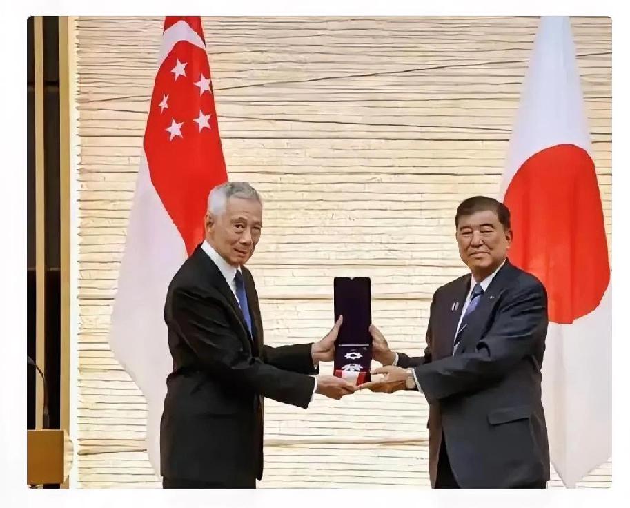 你们发现没有？每当中日两国发生摩擦时，坐落于东南亚的岛国新加坡总是异常安静。
