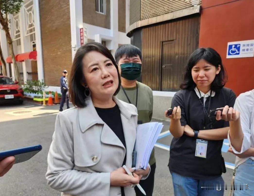 管碧玲明天就要去台湾立法机构被质询，由于管不接受“金门撞船案”这个名称，擅自将报