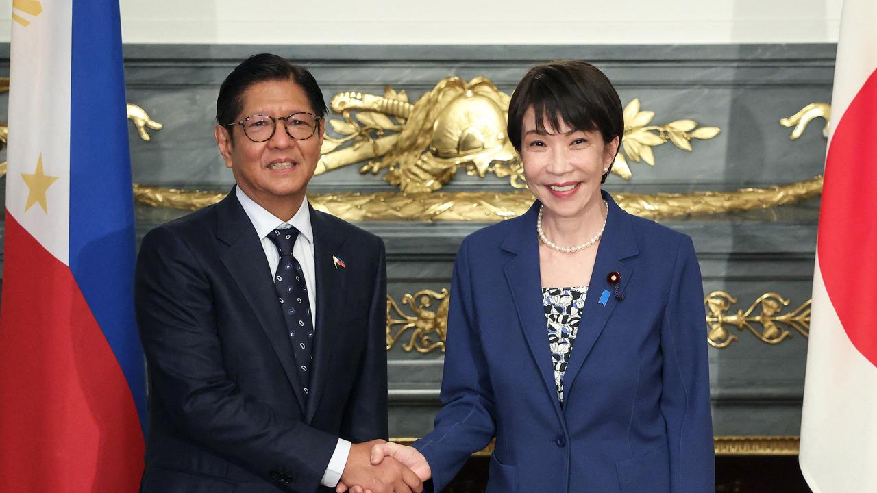 10月20日下午，高市早苗突然在社交媒体上公布，她刚刚与菲律宾总统小马科斯进行了