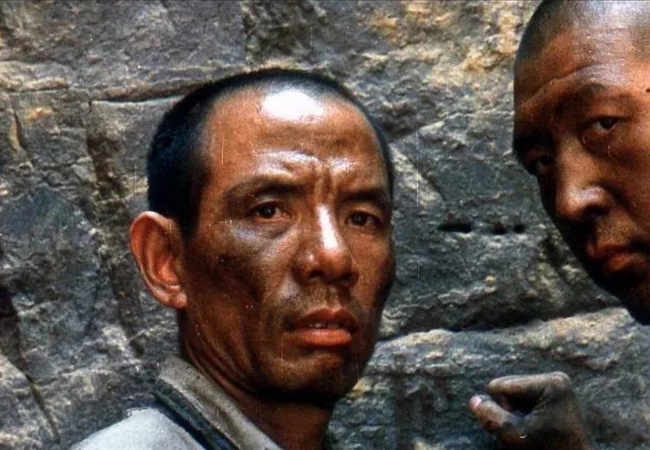 上海人艺大师的电影处女作，四十五岁首次在大银幕亮相。
       第五代导演开