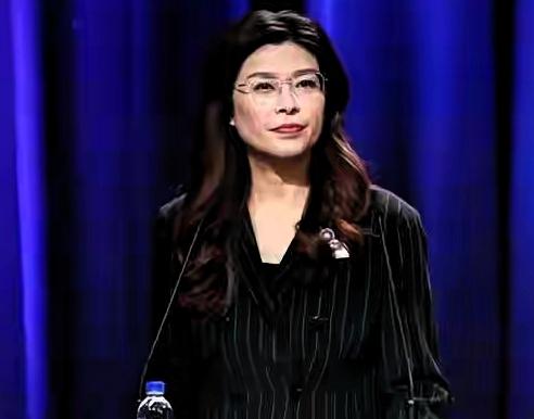 一针见血！沈富雄当众痛批政坛乱象，郑丽文成两岸清醒标杆
 
岛内政坛的舆论交锋向