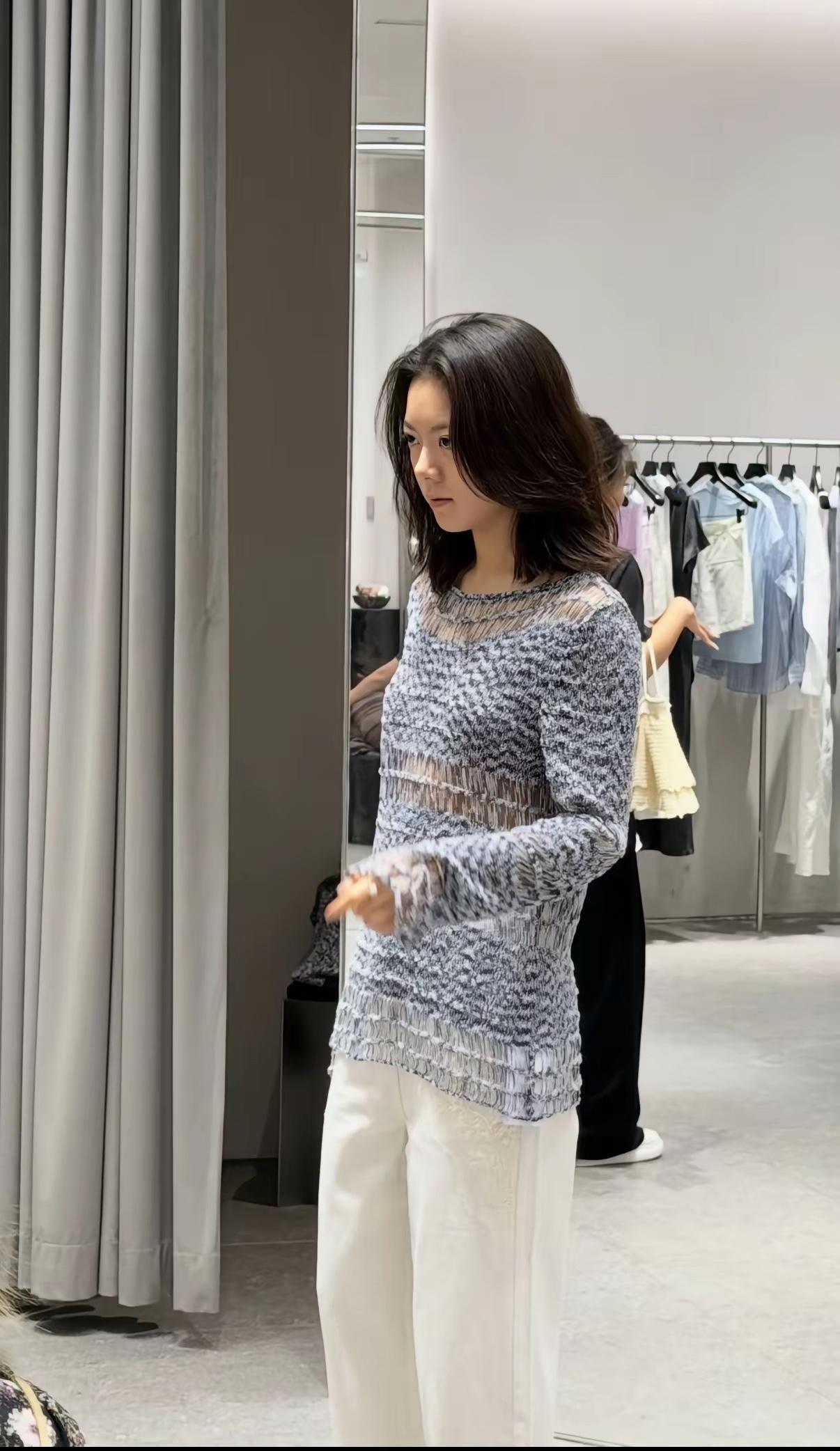 这是哪位明星啊！好面熟