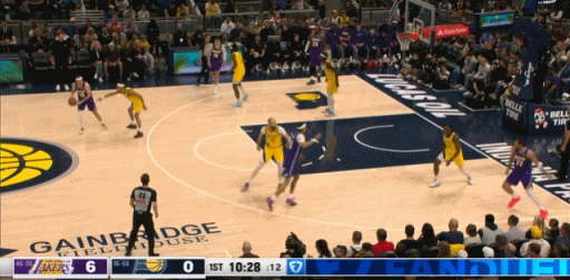 湖人打停步行者，拉拉维亚今天开局打得不错。湖人vs步行者