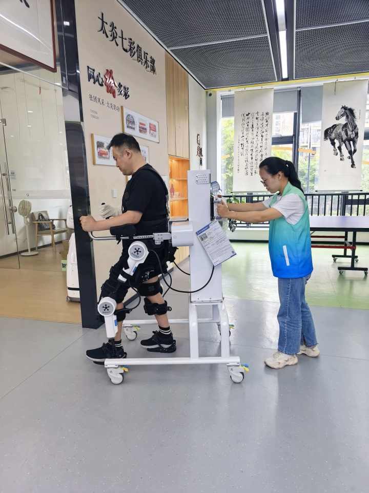 “黑科技”帮助脑出血小伙重新走路， “五单”创新机制跑出民生微实事“加速度”