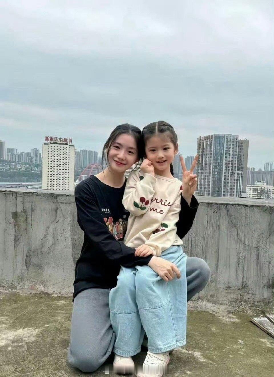 想知道女明星的头能小到什么地步，看刘浩存这张照片就完全懂了 ​​​