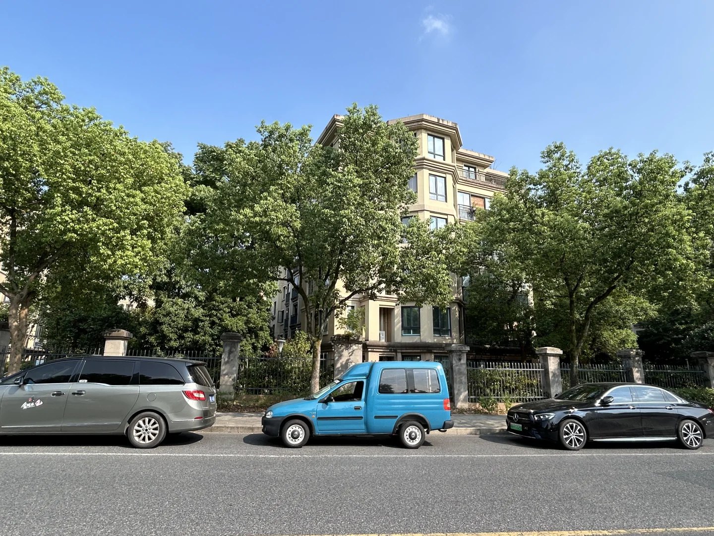 现在遇到晴天第一反应就是晒车去…