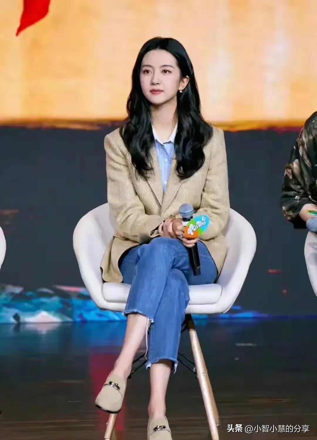 90后的女演员里，许龄月是比孟子义漂亮，比王楚然有气质的一个演员，但她没有大紫大
