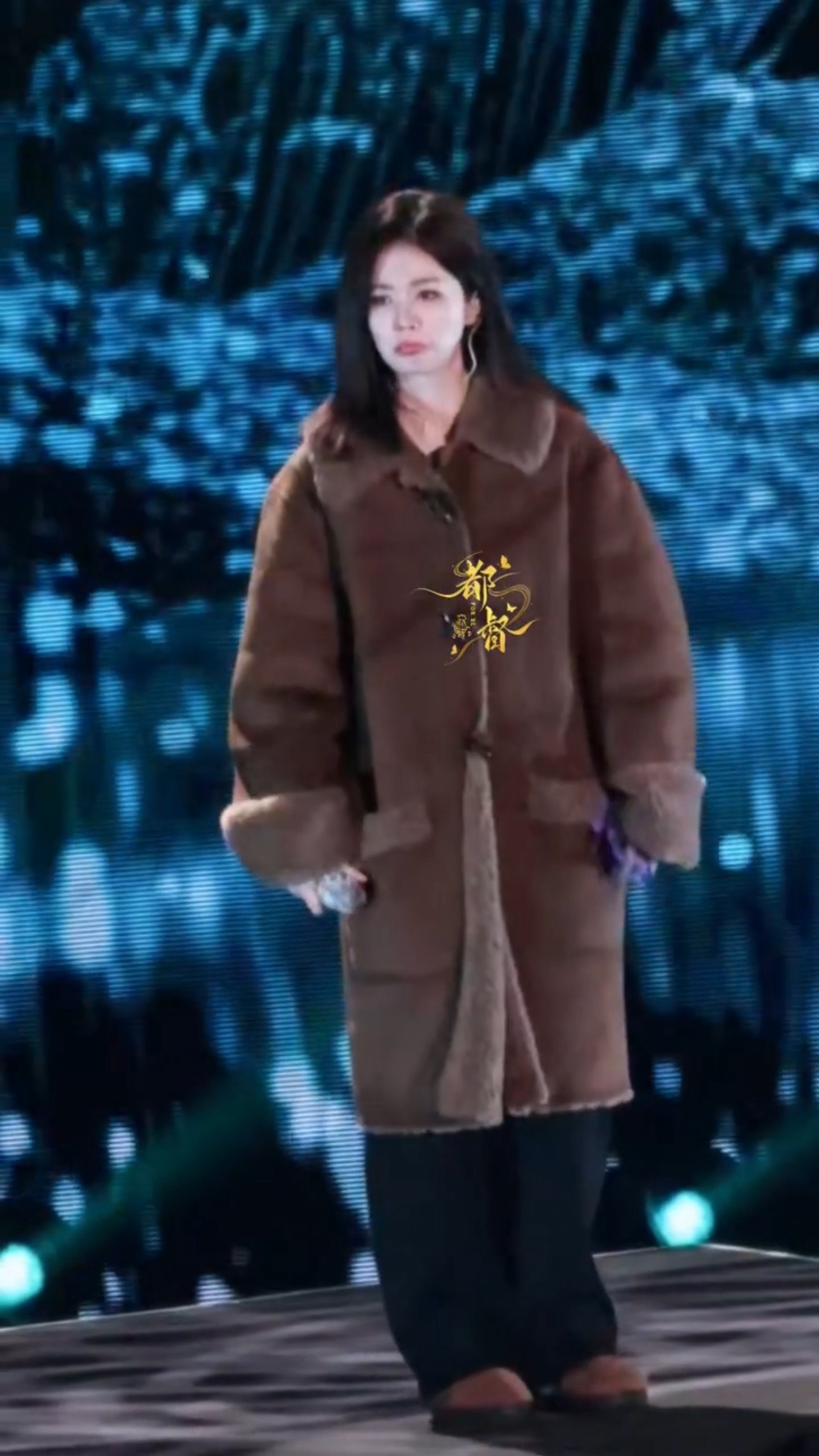 宝宝好可爱的表情 