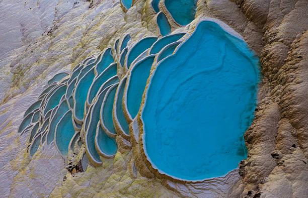 一位企业家说：
真正走得远、获得巨大成功的人，往往是“三观正、城府深”的那一类。