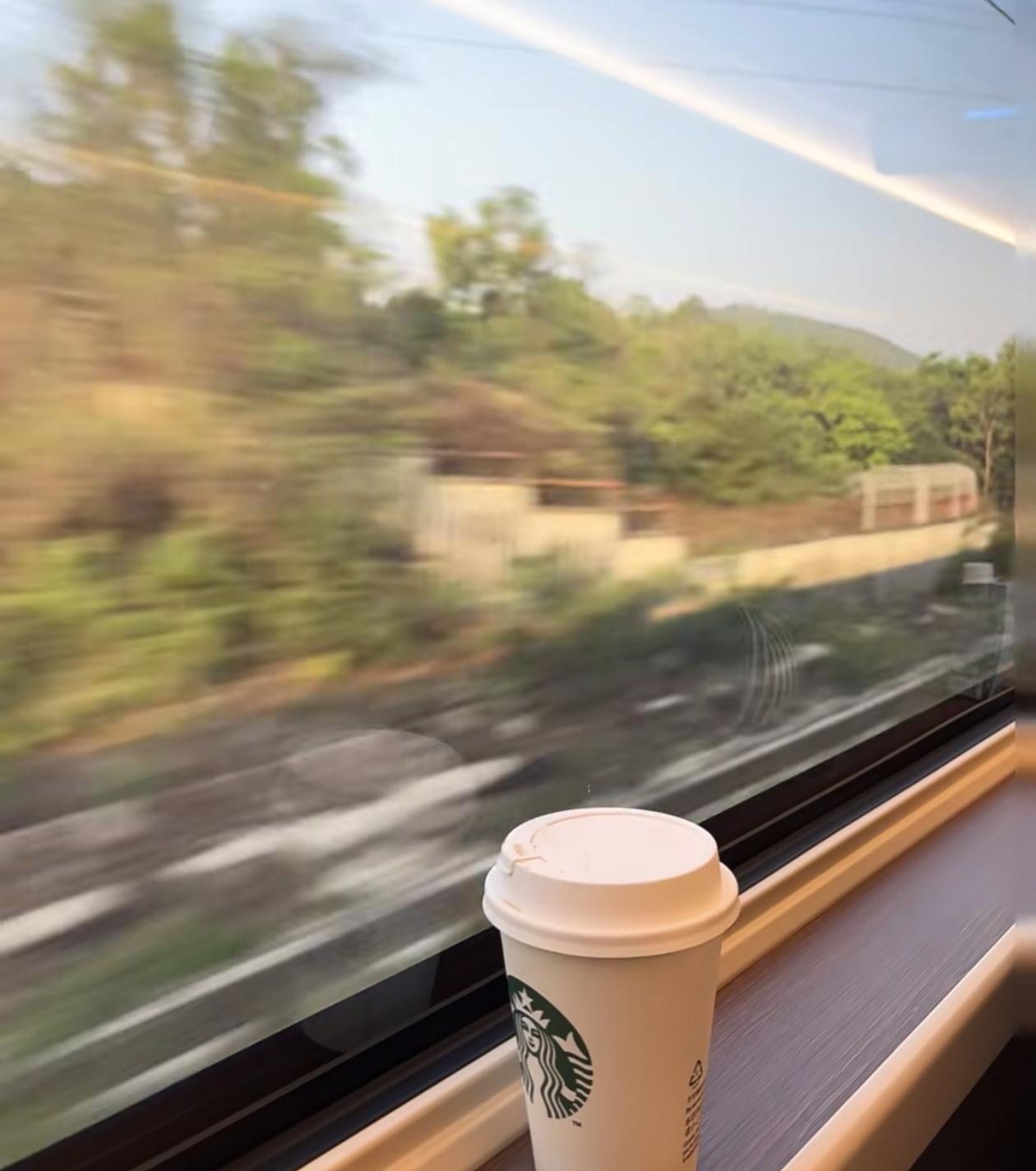 77年我复员回家，媒人介绍个石女，洞房夜她却求我别嫌弃。

那天晚上，红烛摇摇晃