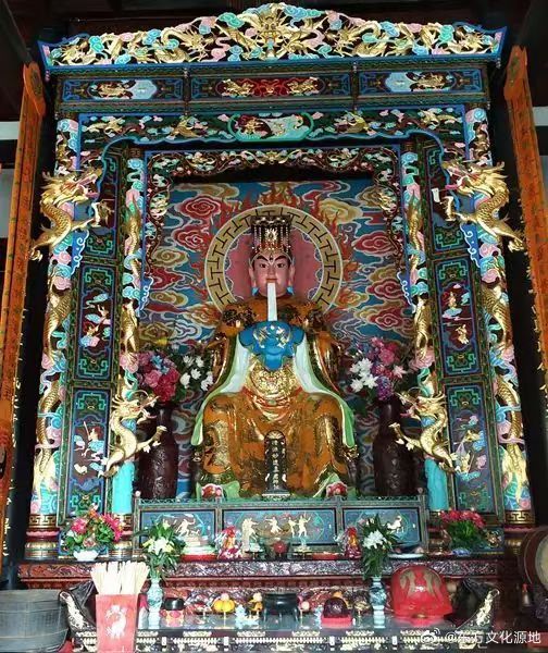 二郎神，即灌口二郎，亦称灌口神，国祀称号郎君神，是儒道释三方和古代官方尊奉的神祇