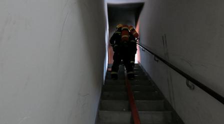《22楼电动车烧成骨架，21楼车主看完全程：我的车，先停这儿》

开头先问大家一