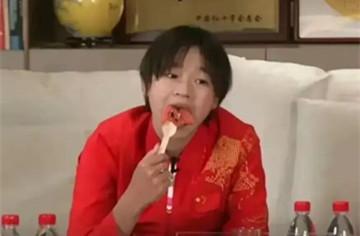 全红婵真是太有松弛感了，在高途的直播间，一直在吃吃吃，把陈芋汐都给憋笑憋出内伤了