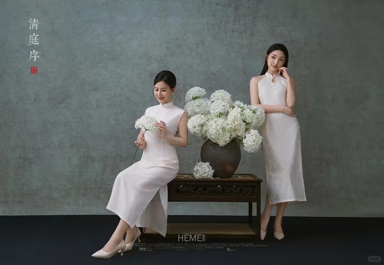 新中式旗袍简直是传统与现代的完美融合。就像傅菁穿的渐变新中式旗袍，传统立领搭配现