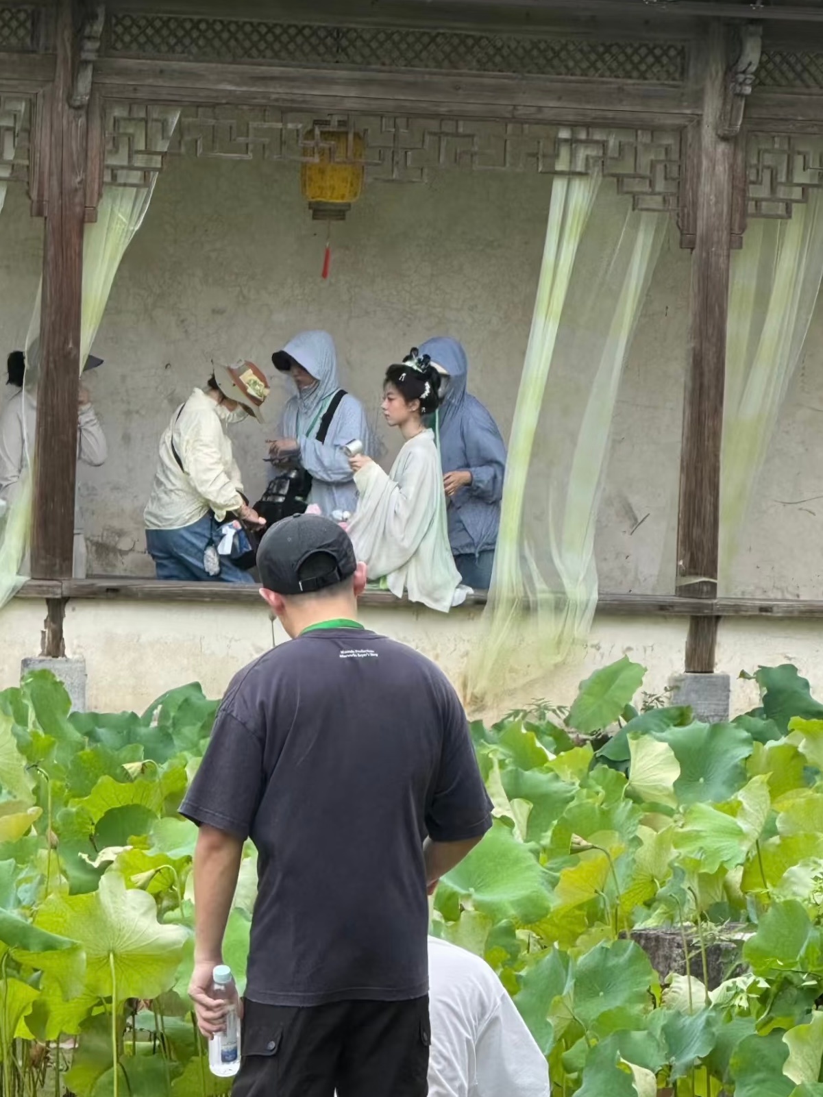 我去！麦麦已经开始拍摄《一念江南》了嘛！终于是可以看到古装麦了赵今麦浅绿色古装造