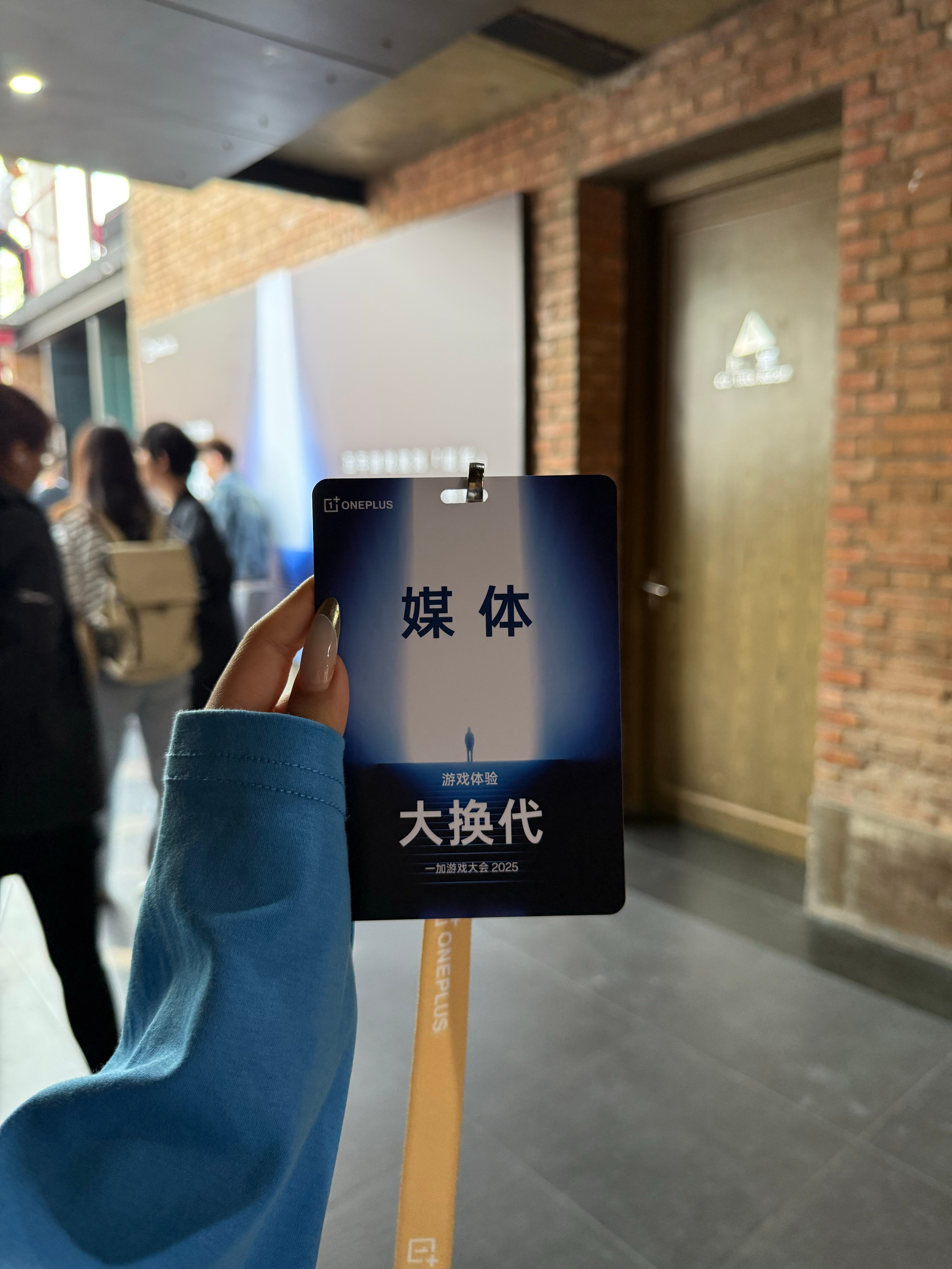 来一趟酒仙桥堵死我了起的比鸡早[摊手] ​​​