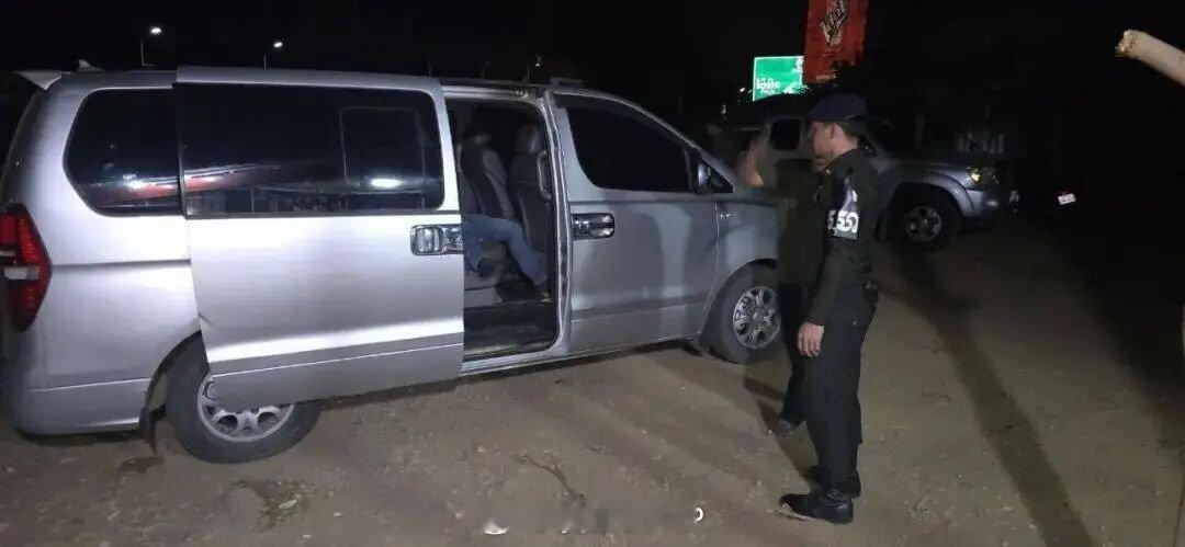 柬埔寨马德望发生车内枪击案据柬埔寨媒体报道，2月8日凌晨，柬埔寨马德望省甘良县发