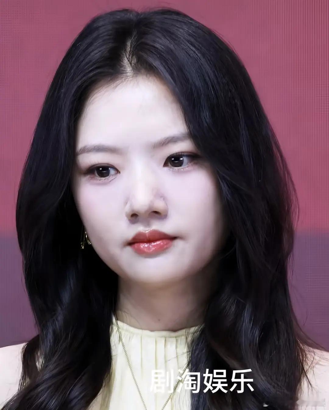 任敏最新活动生图，确实有点肿了任敏被粉丝催着减肥