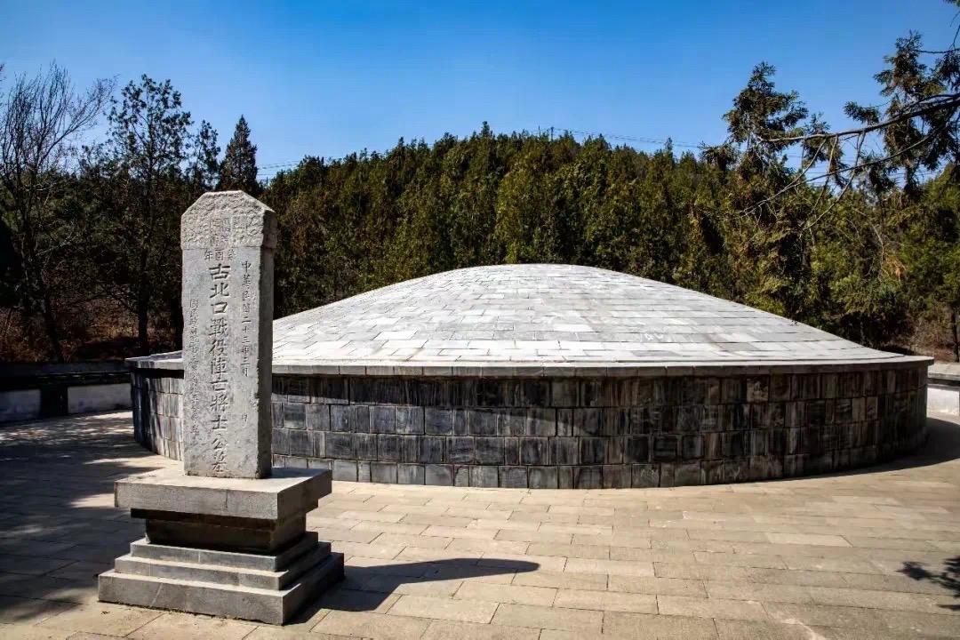 古北口战役阵亡将士公墓。古北口战役阵亡将士公墓位于北京市古北口镇南关外...