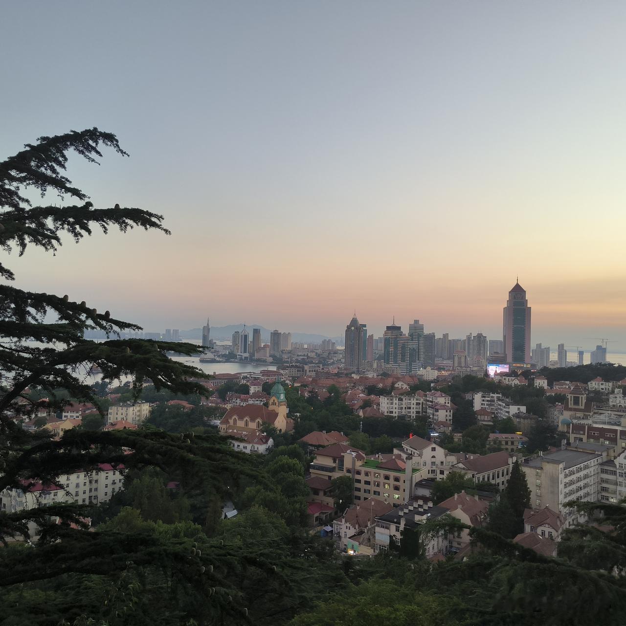 不念过往，不惧未来

青岛旅游，前天傍晚妹妹带我们去吃一家韩国料理，店老板是朝鲜