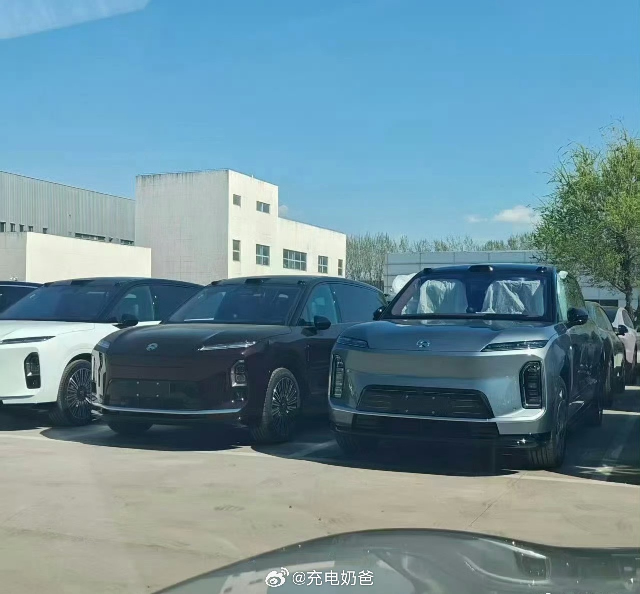 突然发现，并不是ES8向下调低售价背刺老车主，真实的情况是现款在售ES8的定位应