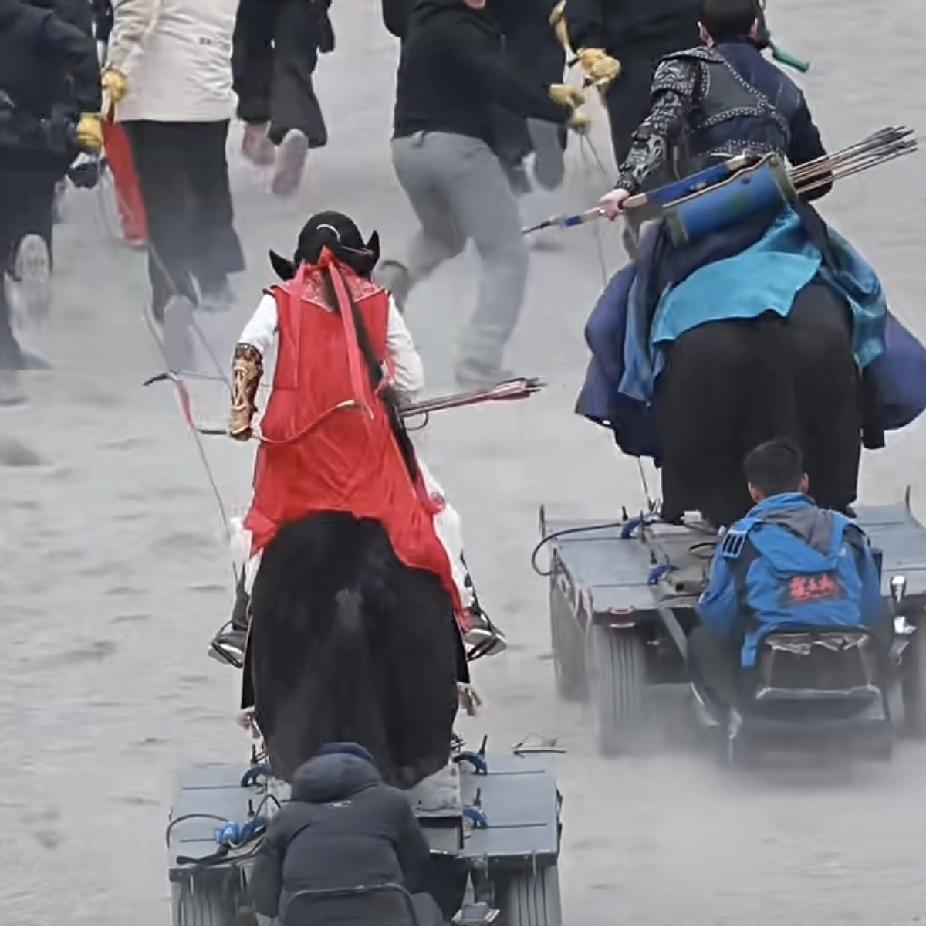 现在的拍戏技术真是太强了，
除了人和演技是真的，
其他的都能用高科技代替，
现场