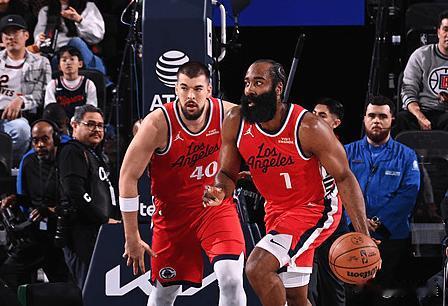 快船下场还得爆输信不信？勇士波斯特直接完爆祖巴茨。反过来你低位还顶不动人波斯特。