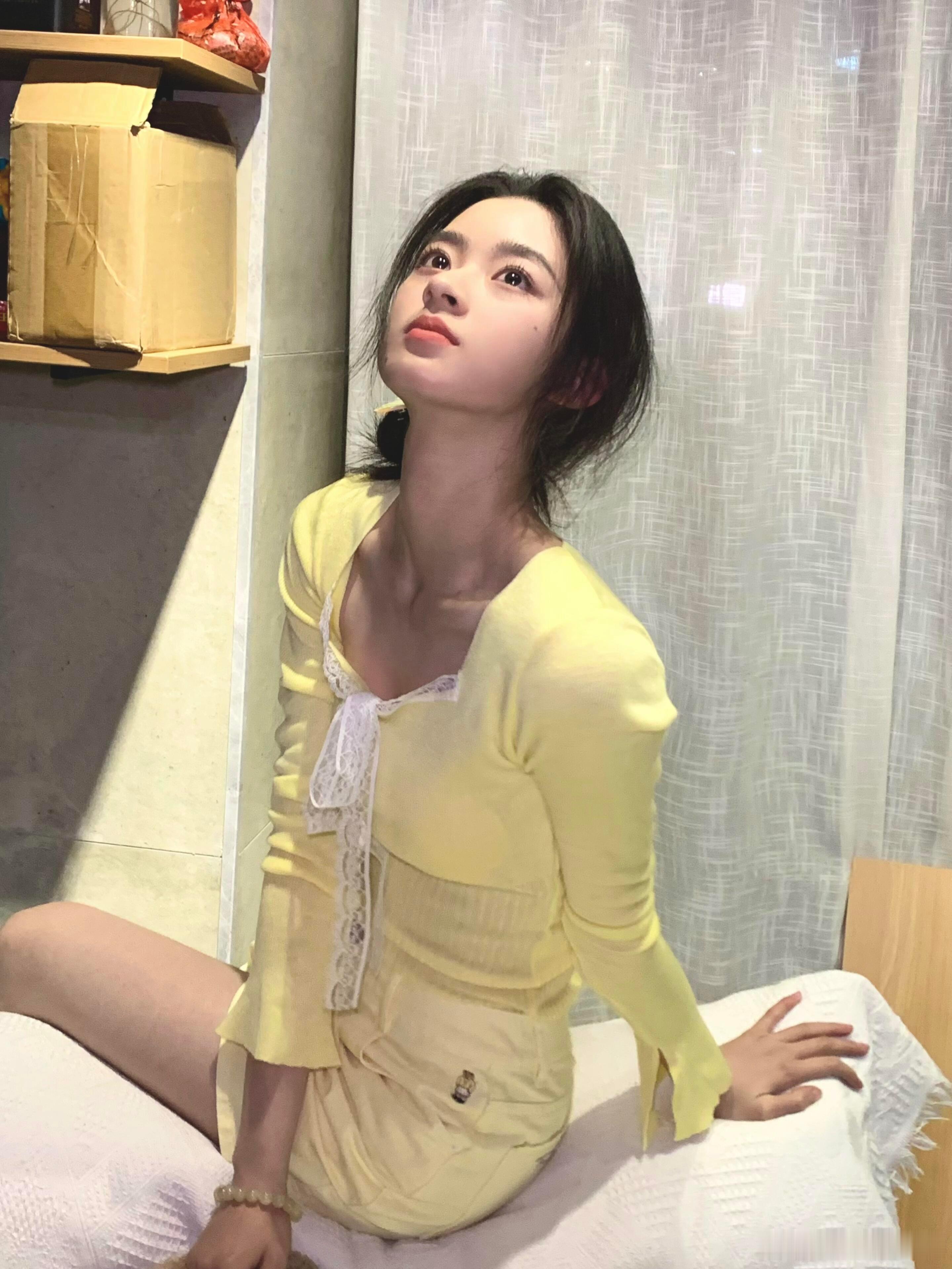 嘉行黄杨钿甜工作室正式发声，直接否认网传恋情，明确艺人单身状态，还澄清与网传对象