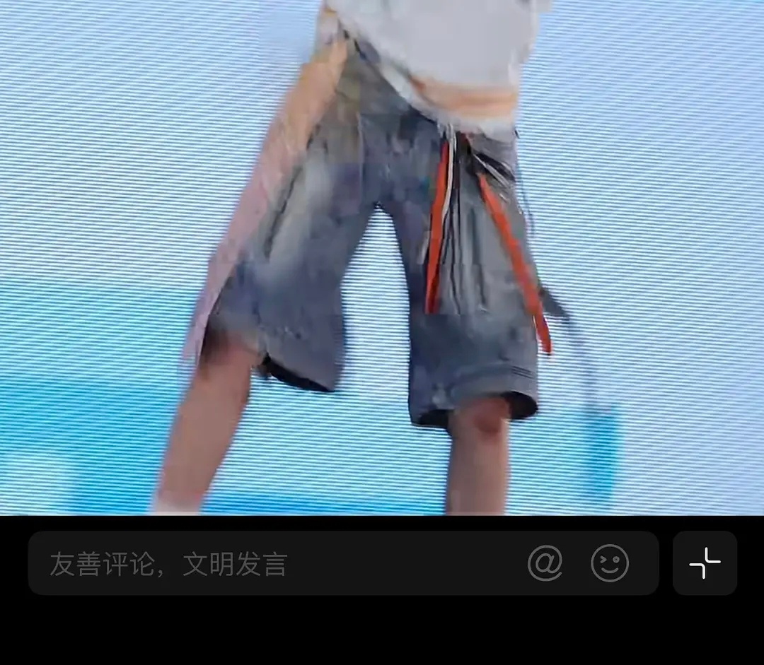 膝盖这是怎么了 咋这么红 