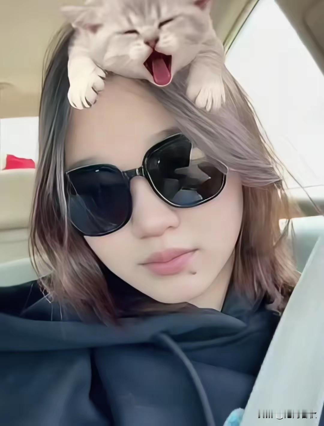 这是婵宝啊，美翻天了
平时婵宝朴朴素素的
打扮一下都美出天际了
做了头发染了颜色