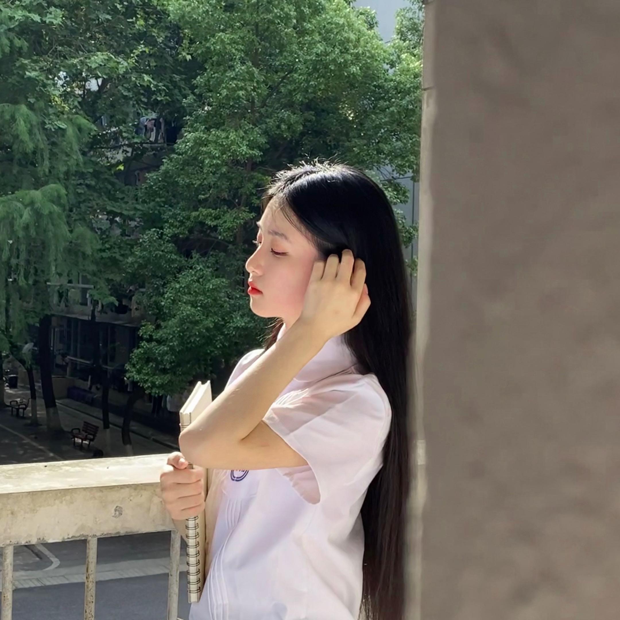 是你的白月光吗。