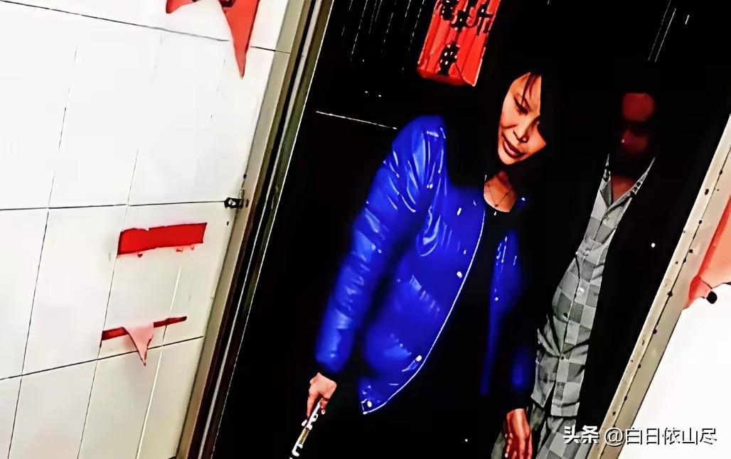 2021年一房东以各种理由不退租客押金，租客为了报复房东买了300多个鸡蛋，分别